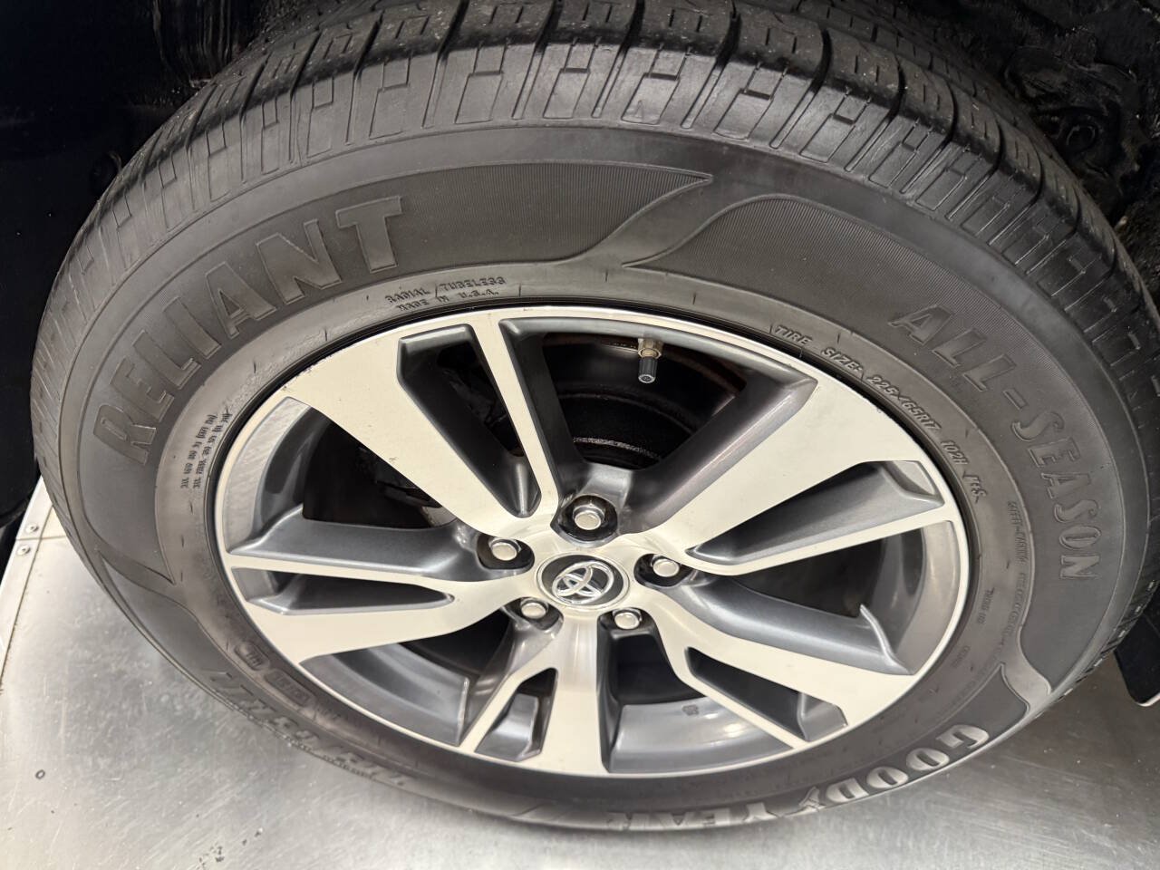 Used 2017 Toyota RAV4 XLE AWD/4WD image 28