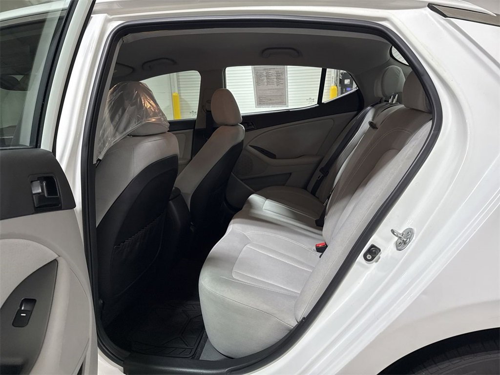 Used 2011 Kia Optima LX w/ Convenience Pkg image 21