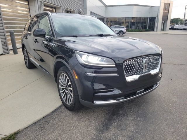 Certified 2024 Lincoln Aviator Reserve w/ Elements Package Plus AWD/4WD image 12