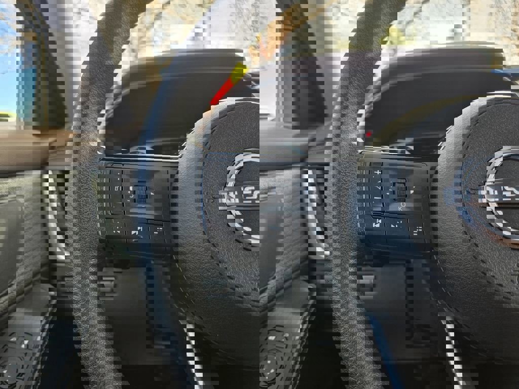 Used 2023 Nissan Rogue SV image 17