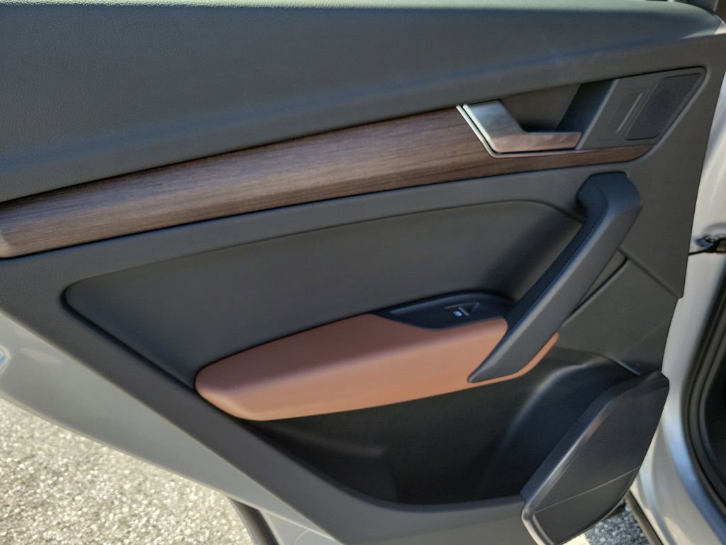 Used 2023 Audi Q5 2.0T Premium w/ Convenience Package image 28