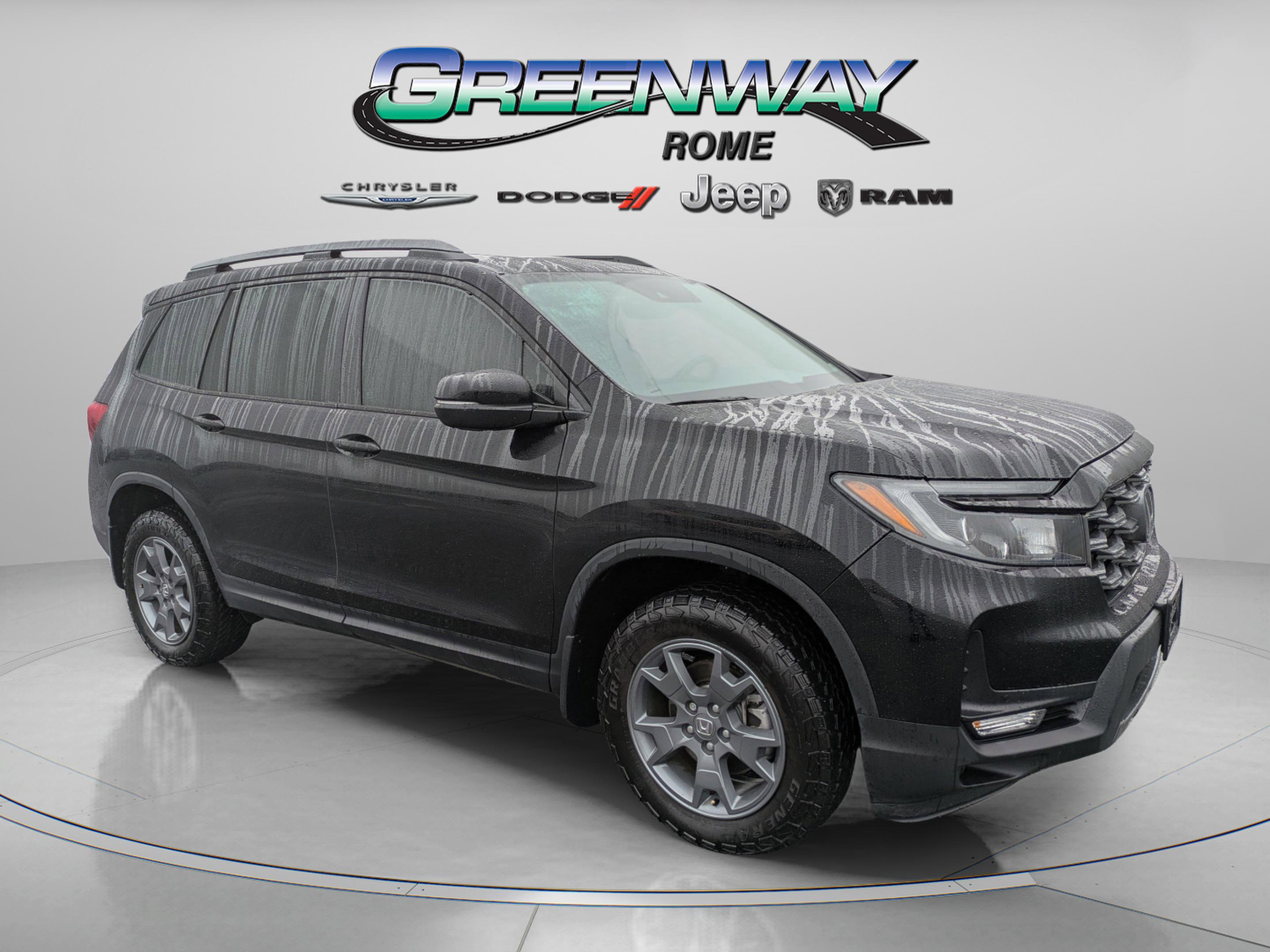 Used 2025 Honda Passport TrailSport image 2