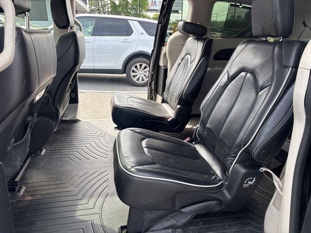 Used 2022 Chrysler Pacifica Limited FWD image 4
