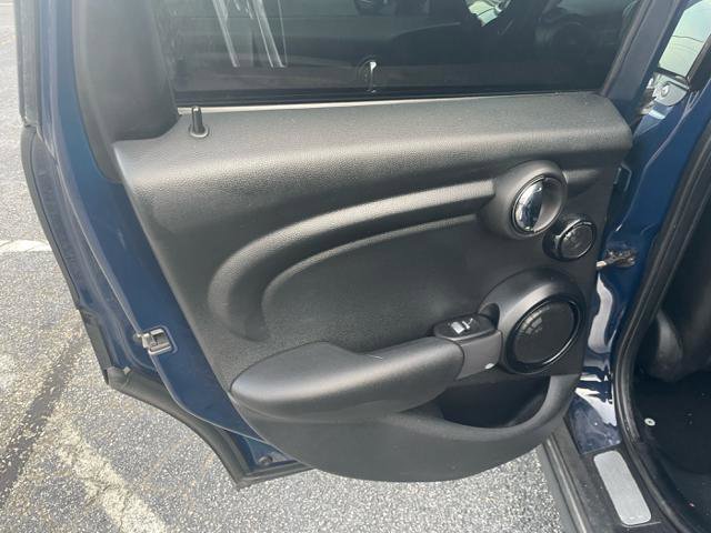 Used 2015 MINI Cooper 4-Door Hardtop image 12