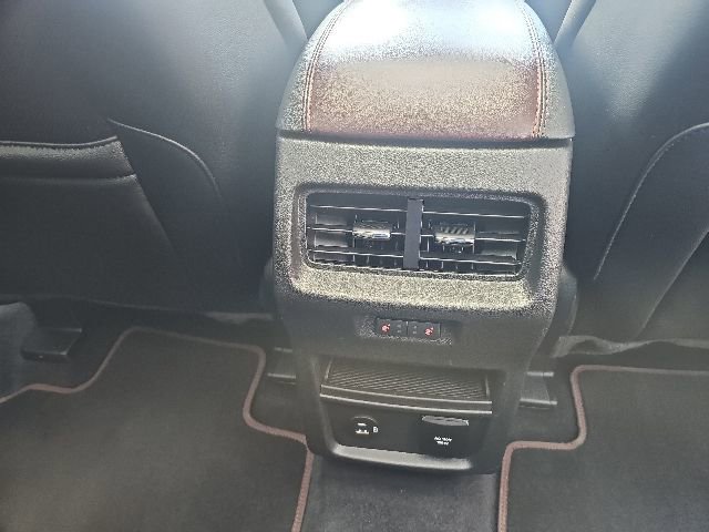 Used 2021 Ford Edge Titanium w/ Equipment Group 301A AWD/4WD image 11