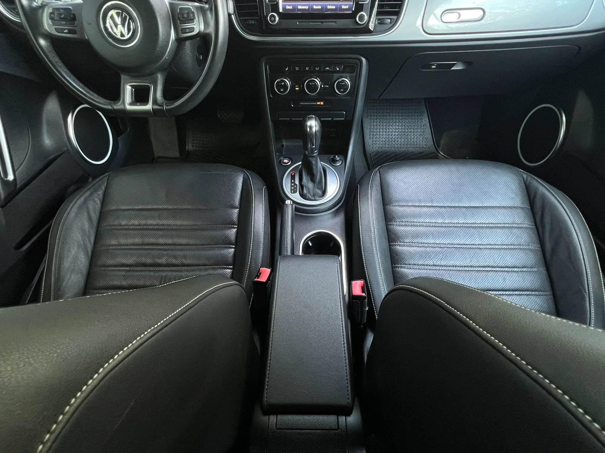 Used 2014 Volkswagen Beetle TDI FWD image 22