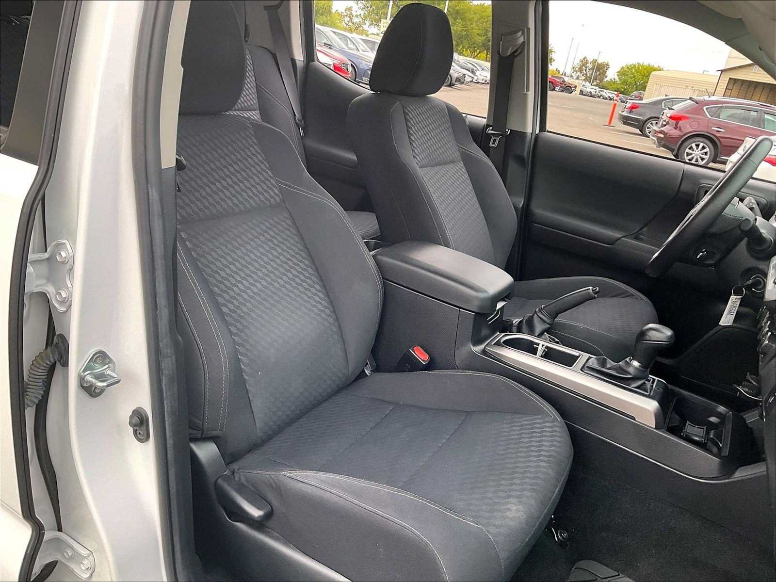 Used 2022 Toyota Tacoma SR5 w/ Trail Edition AWD/4WD image 10