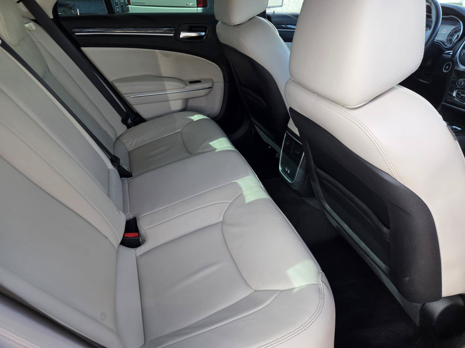 Used 2017 Chrysler 300 Limited RWD image 29
