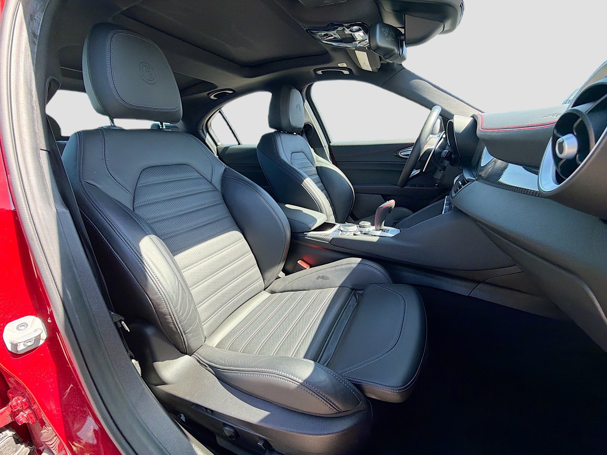 Used 2023 Alfa Romeo Giulia Estrema image 14