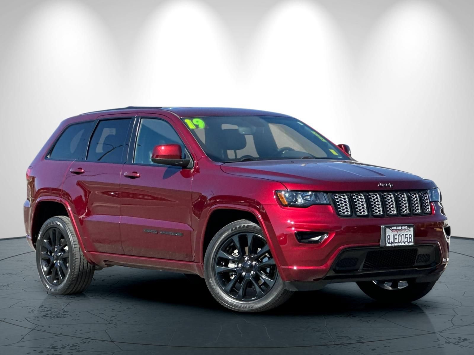 Used 2019 Jeep Grand Cherokee Altitude AWD/4WD image 2