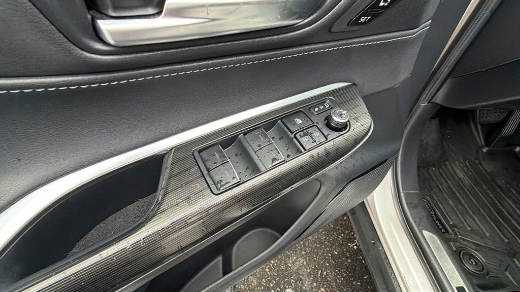Used 2021 Toyota Venza XLE w/ Carpet Mat Package (TMS) image 20