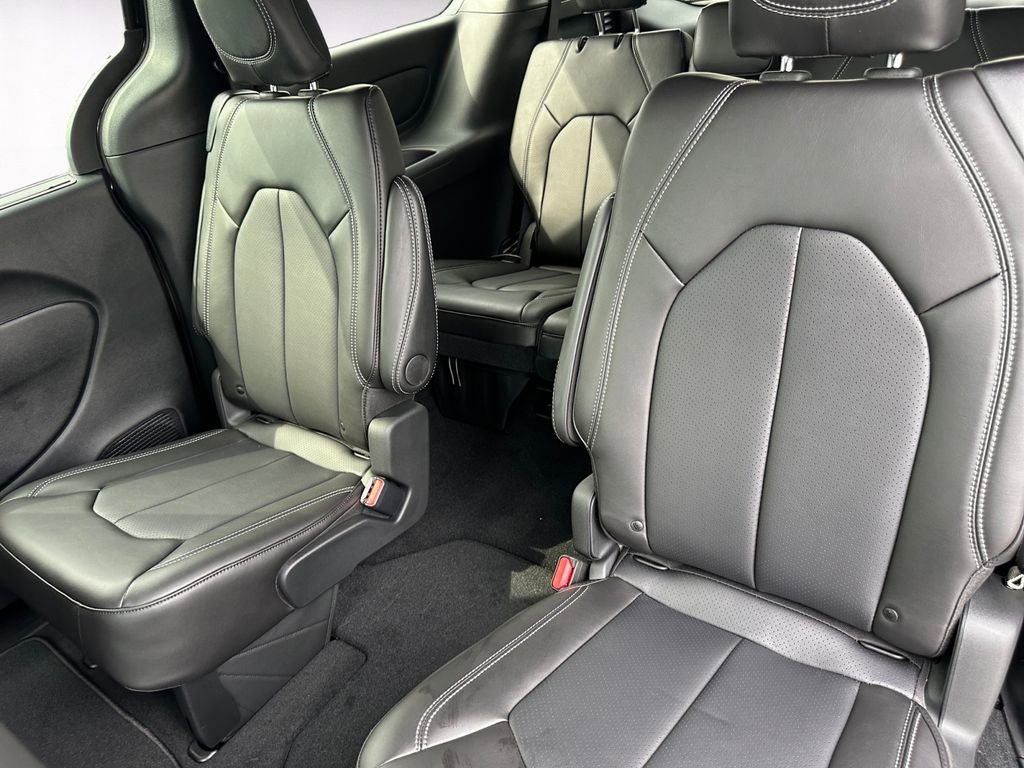 New 2026 Chrysler Pacifica Select image 13