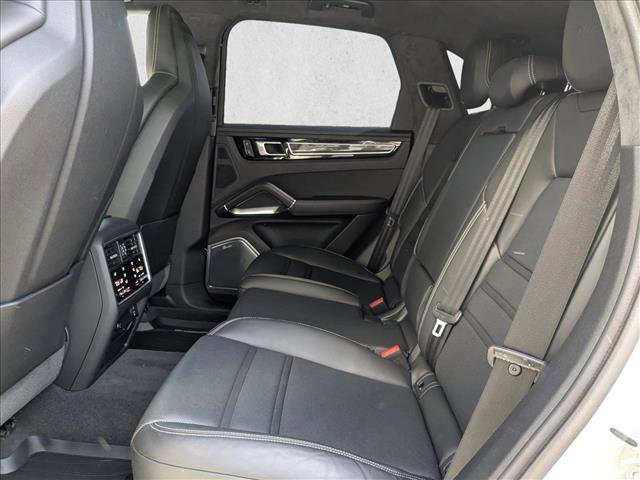 Used 2022 Porsche Cayenne Turbo image 21