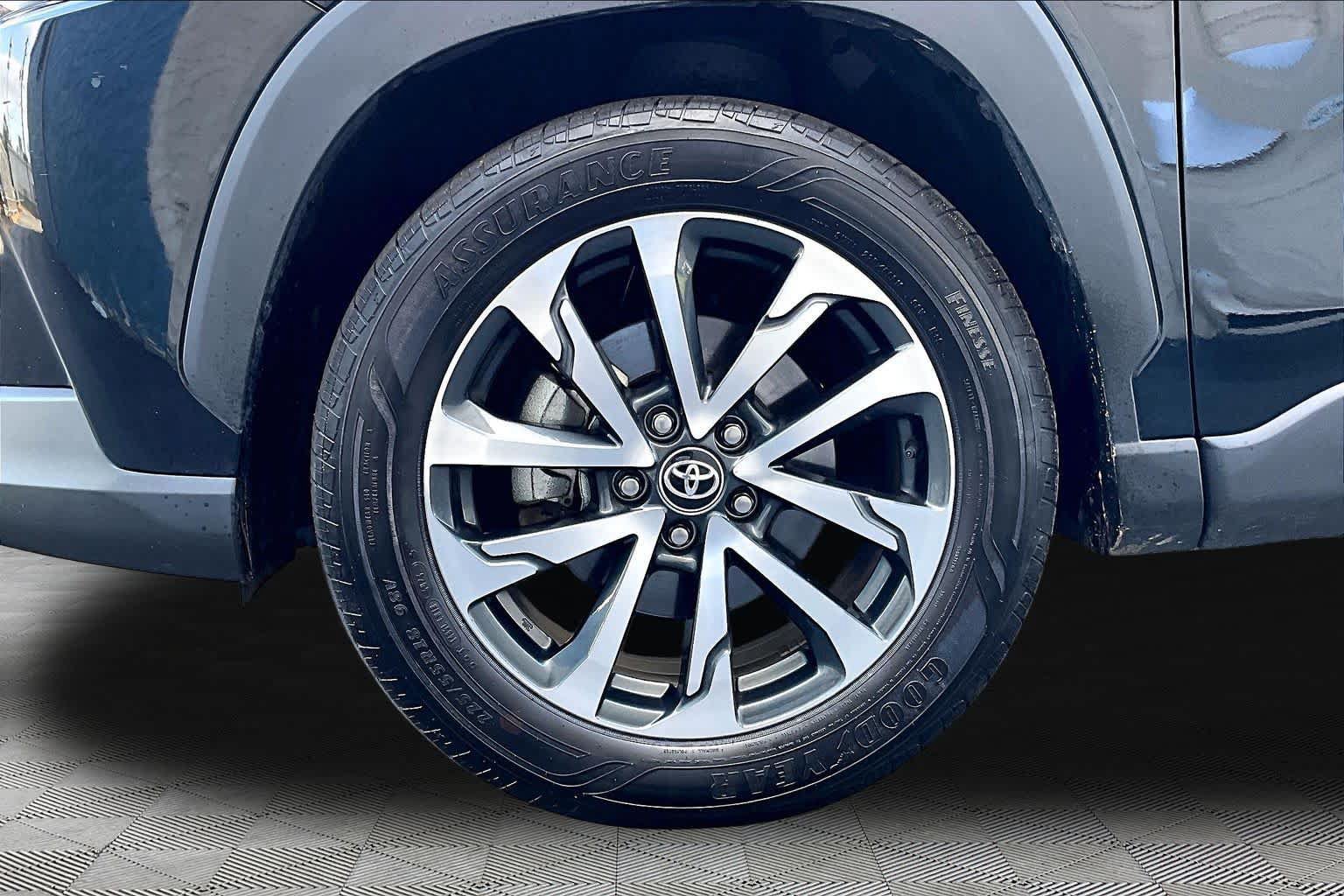Certified 2025 Toyota Corolla Cross XLE AWD/4WD image 11