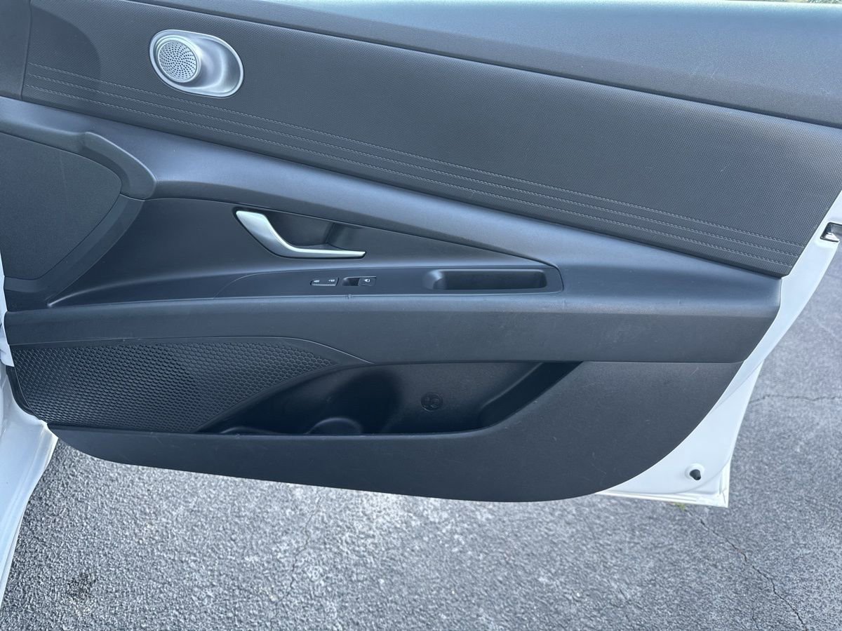 Used 2023 Hyundai Elantra SE image 42