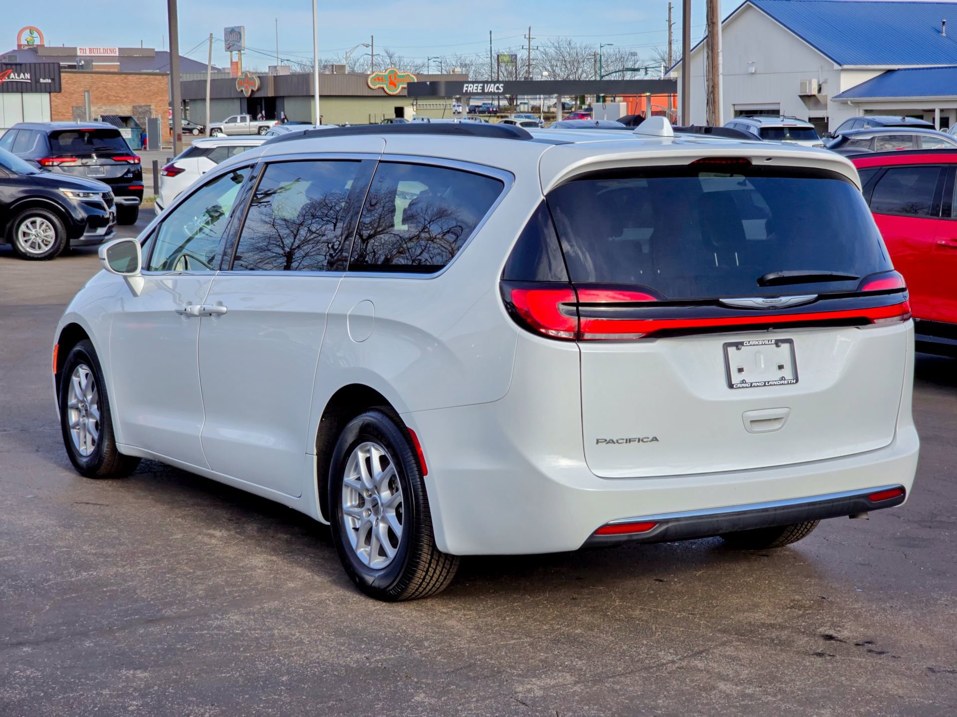 Used 2022 Chrysler Pacifica Touring-L image 17