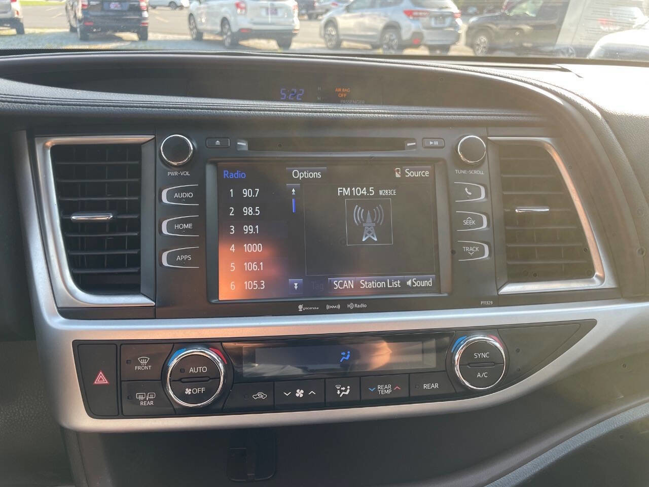 Used 2017 Toyota Highlander Plus AWD/4WD image 22