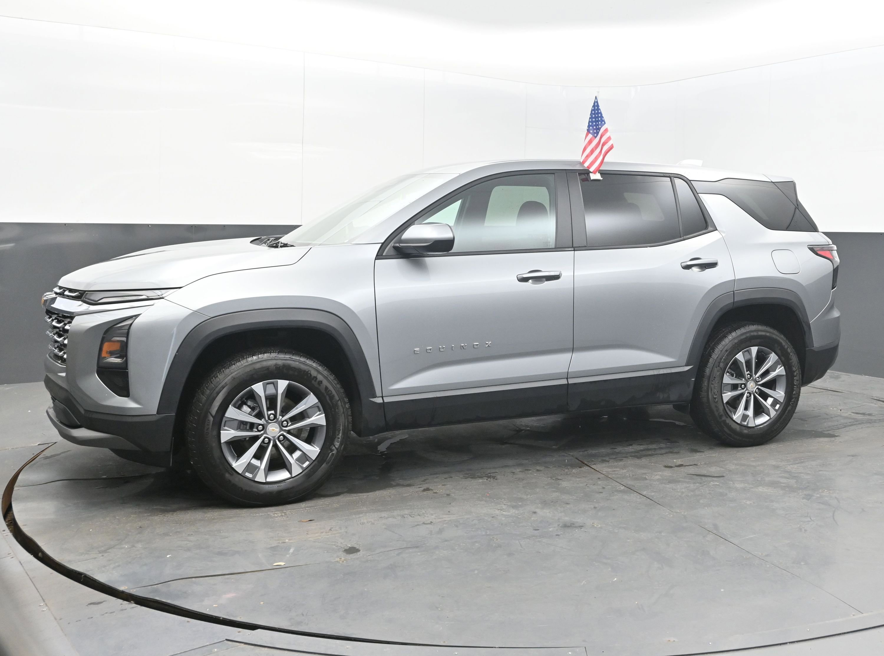 Used 2025 Chevrolet Equinox LT FWD image 5