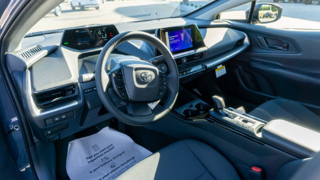 New 2027 Toyota Prius LE FWD image 9