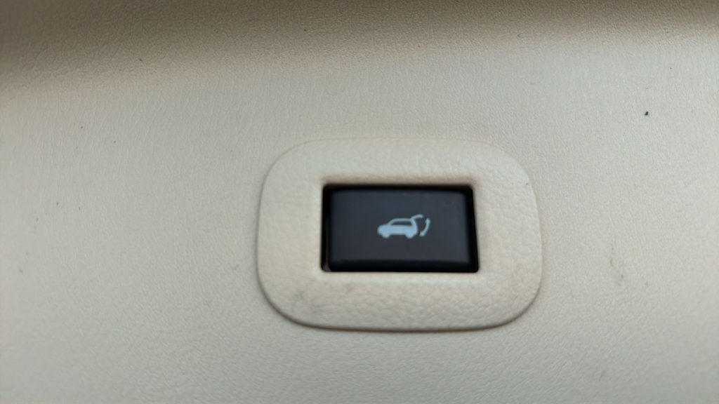 Used 2023 INFINITI QX80 Sensory w/ Cargo Package AWD/4WD image 12