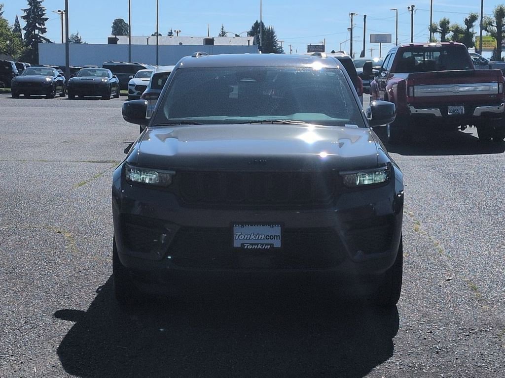 Used 2023 Jeep Grand Cherokee Altitude AWD/4WD image 8