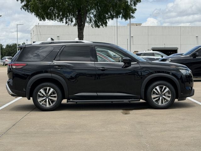 Used 2024 Nissan Pathfinder SL FWD image 3