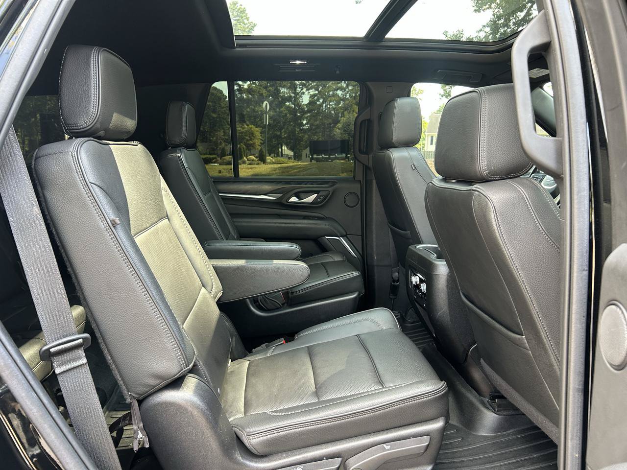 Used 2022 GMC Yukon Denali w/ Denali Premium Package AWD/4WD image 27