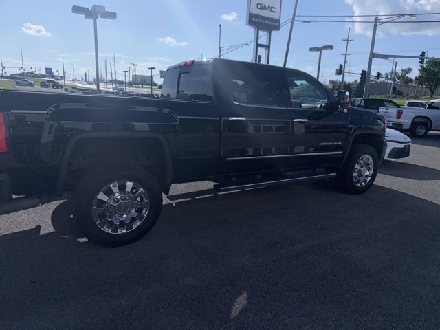 Used 2017 GMC Sierra 2500 Denali w/ Duramax Plus Package AWD/4WD image 12