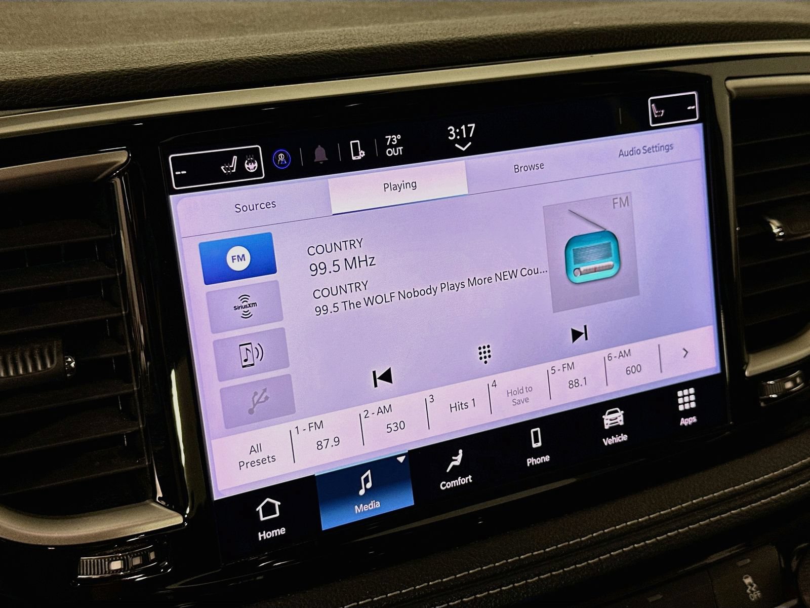 Used 2023 Chrysler Pacifica Touring-L FWD image 15