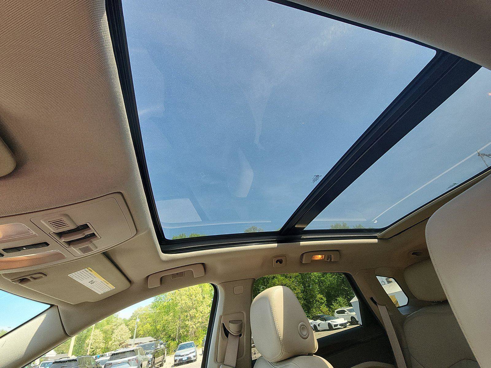 Used 2016 Cadillac SRX Luxury image 17