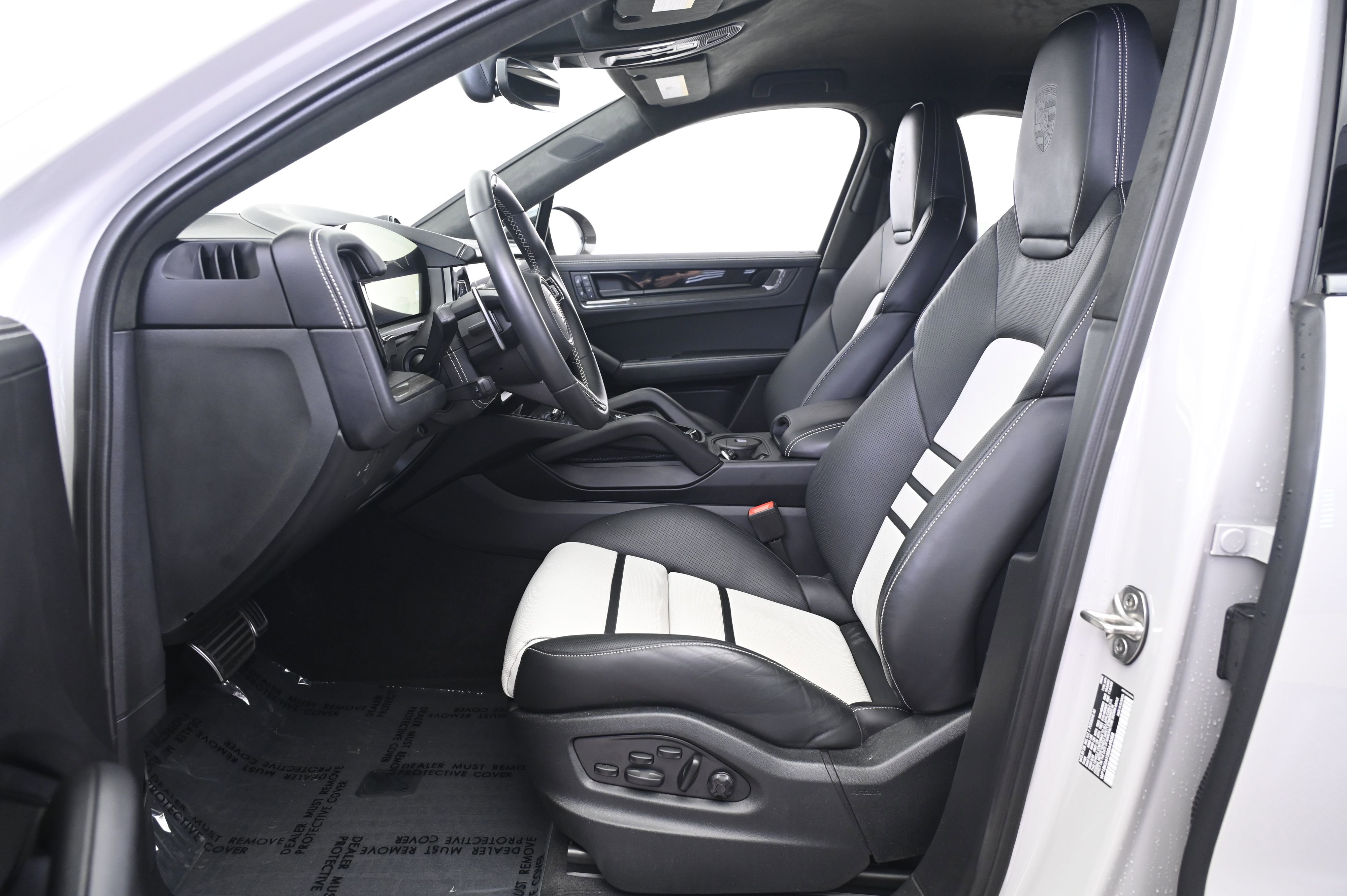 Certified 2025 Porsche Cayenne Turbo GT AWD/4WD image 29