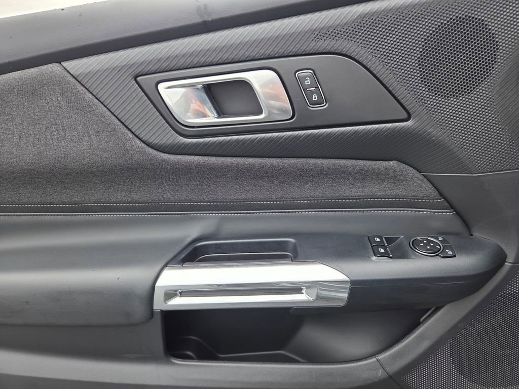Used 2025 Ford Mustang Coupe image 22