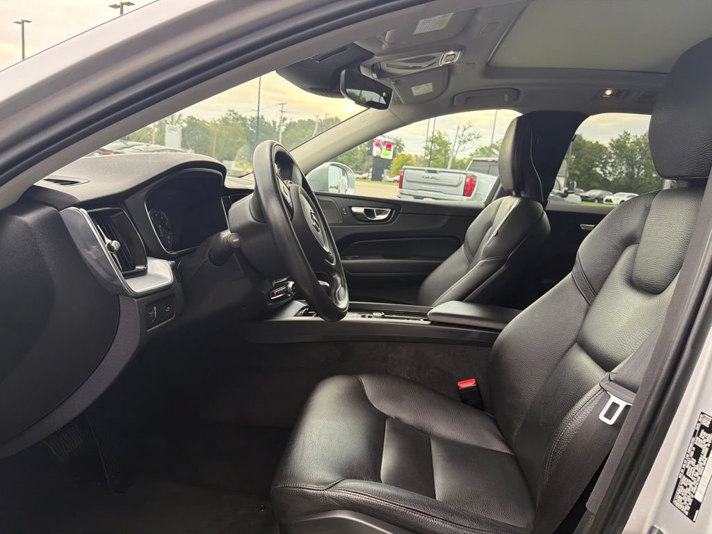 Used 2020 Volvo XC60 T5 Momentum AWD/4WD image 6