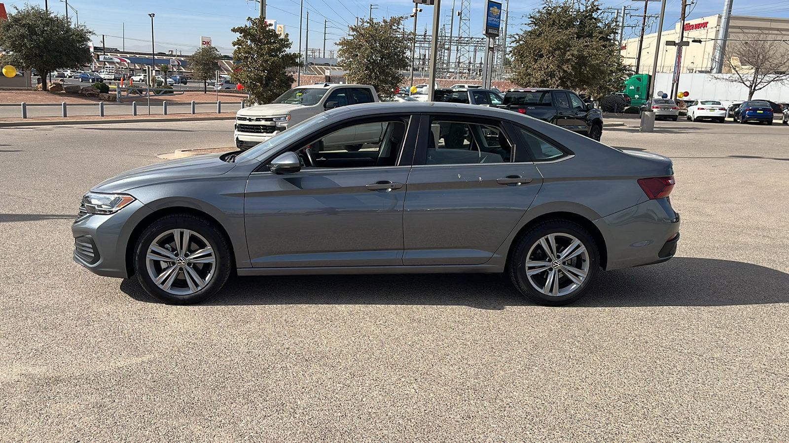 Used 2024 Volkswagen Jetta SE image 4