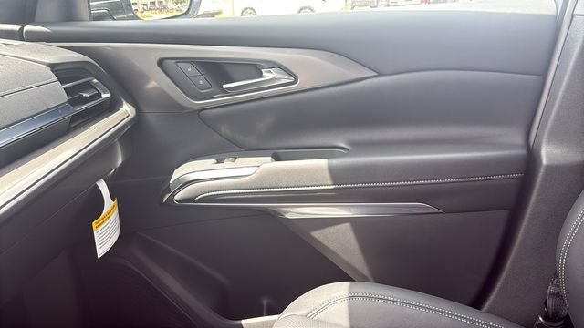 New 2027 Chevrolet Traverse LT w/ Driver Confidence Package FWD image 23