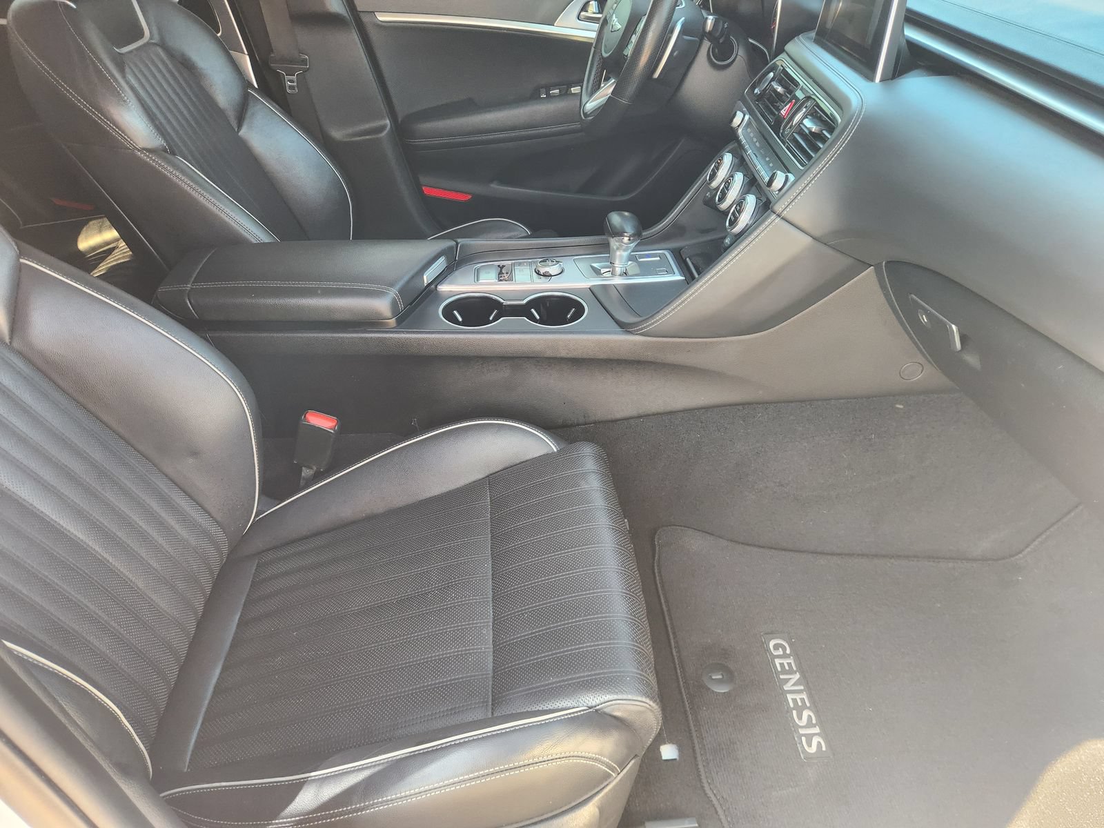 Used 2020 Genesis G70 2.0T w/ Elite Package RWD image 14