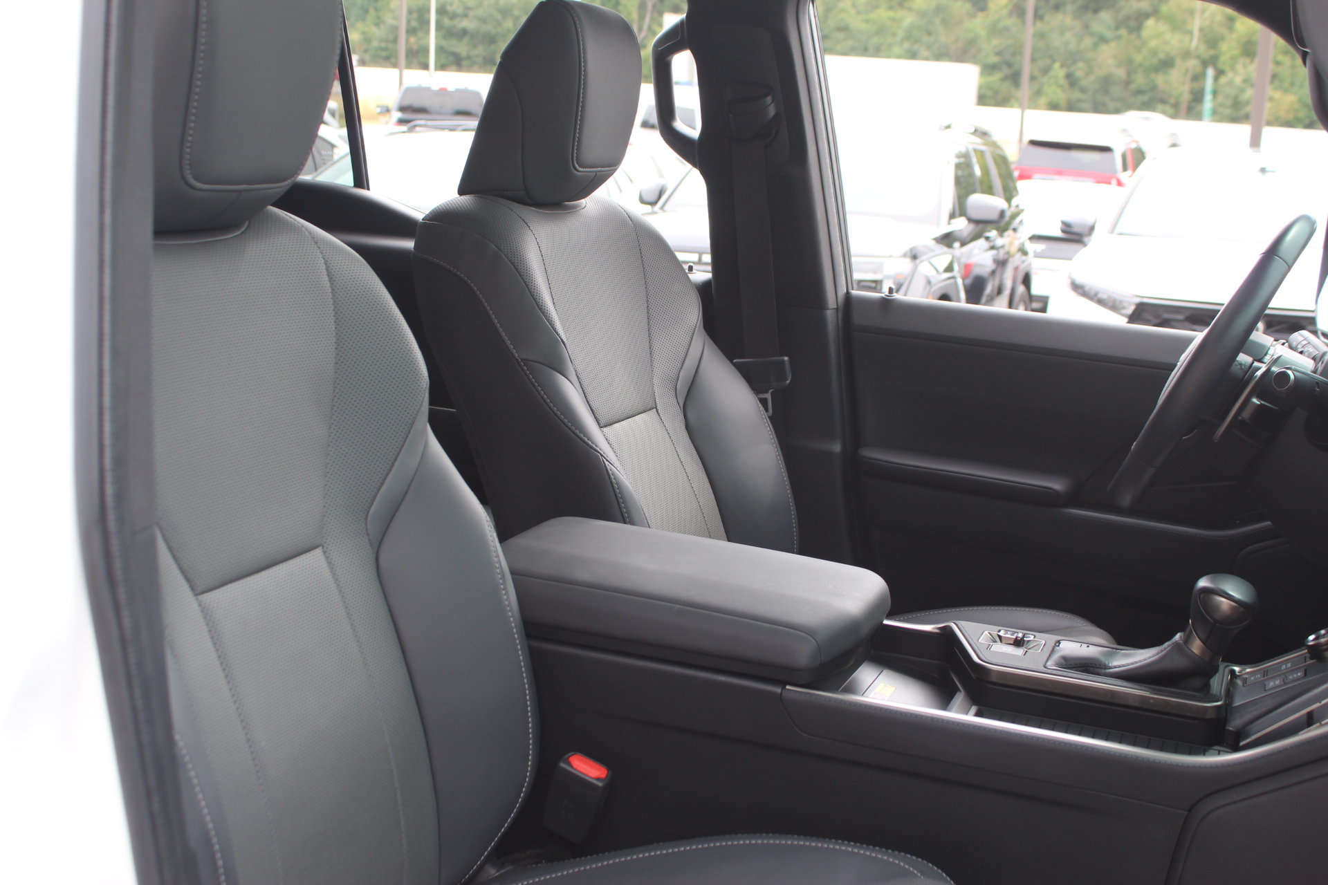 Used 2024 Lexus GX 550 w/ Accessory Package (Z1) AWD/4WD image 38