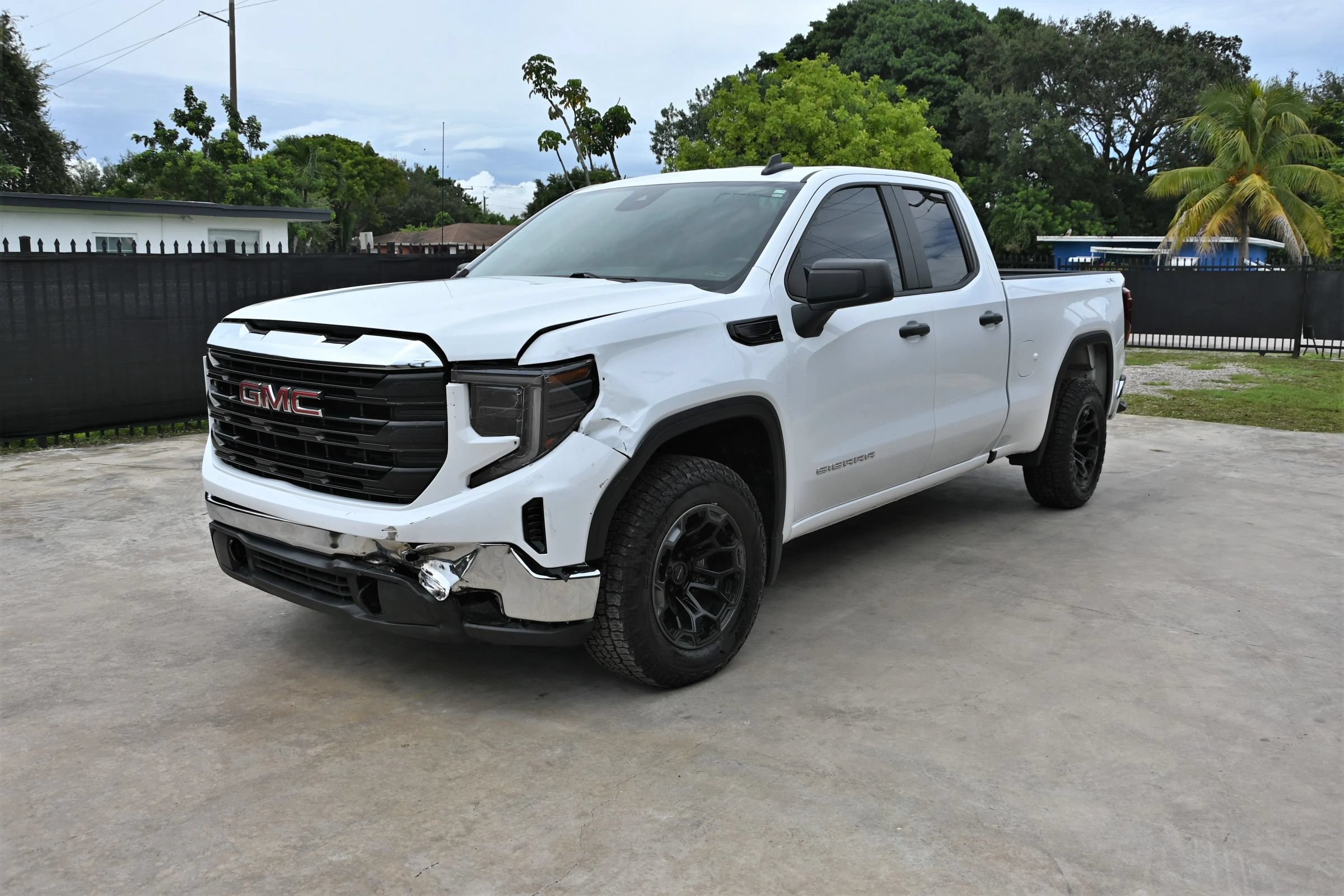 Used 2024 GMC Sierra 1500 Pro w/ Pro Value Package AWD/4WD image 2