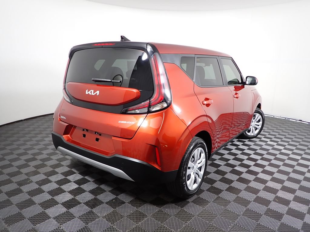 Used 2025 Kia Soul LX FWD image 15