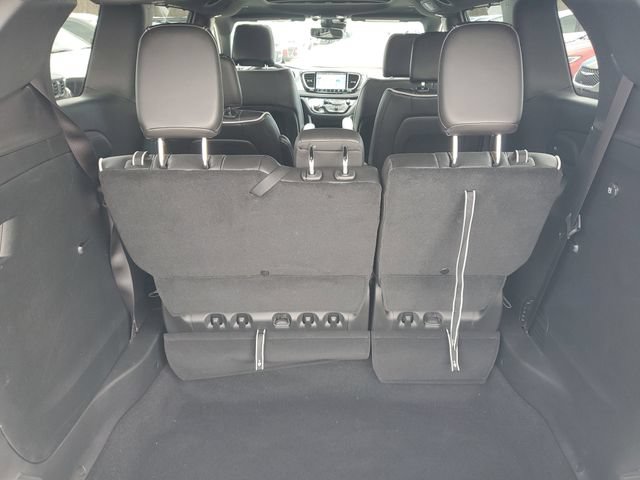 New 2026 Chrysler Pacifica Limited w/ Trailer Tow Group AWD/4WD image 8