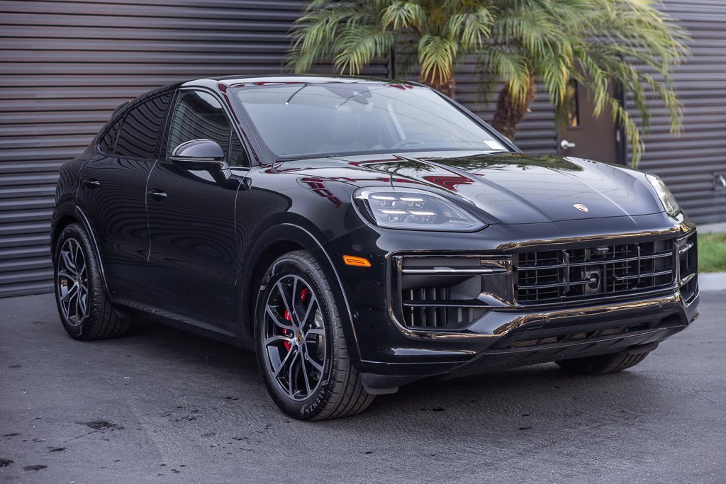 Certified 2025 Porsche Cayenne GTS image 6