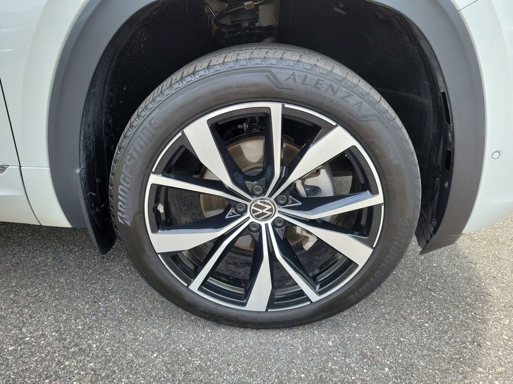 Used 2024 Volkswagen Atlas SEL Premium R-Line AWD/4WD image 6