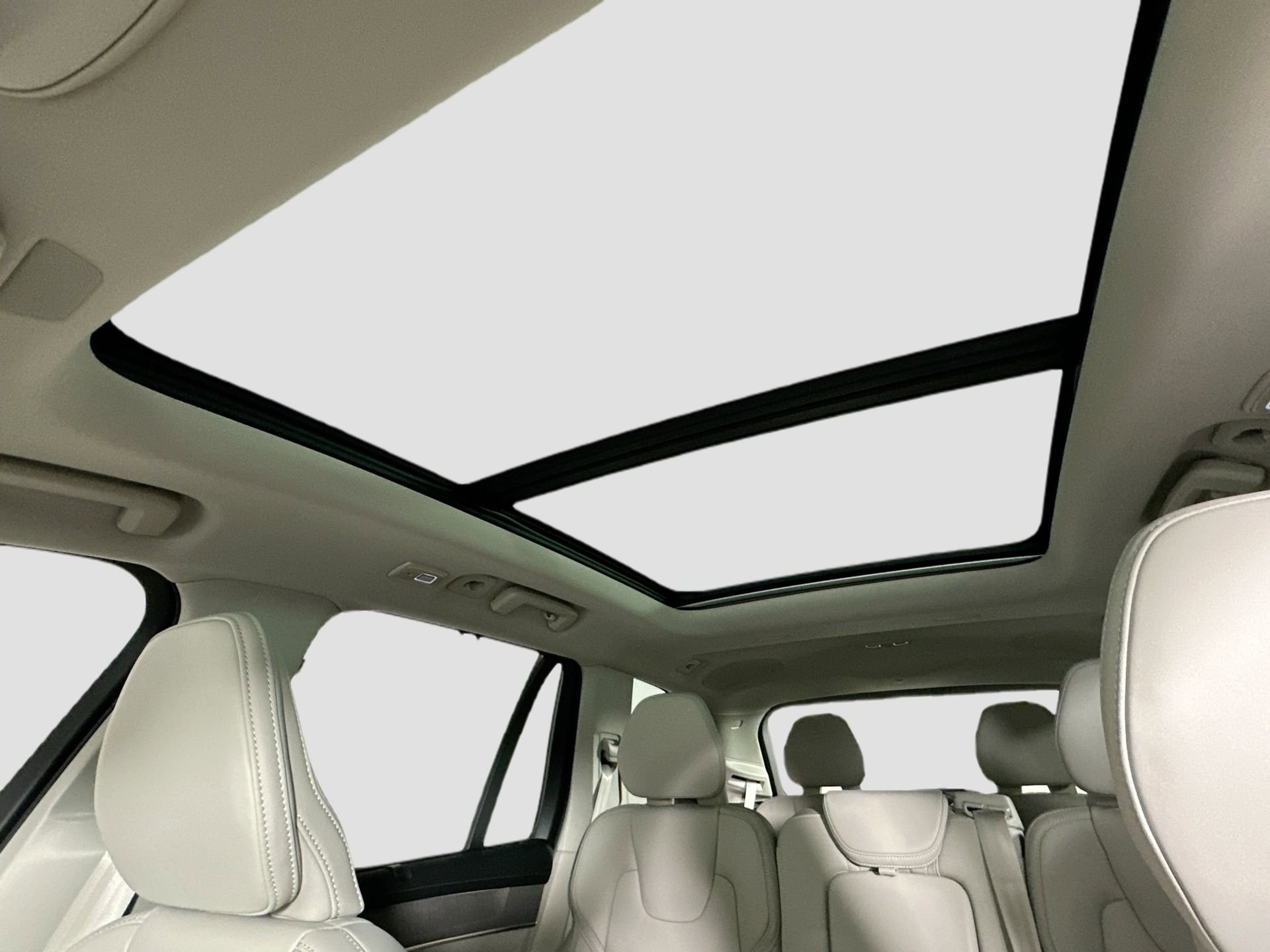 New 2026 Volvo XC90 T8 Ultra w/ Protection Package Premier image 23