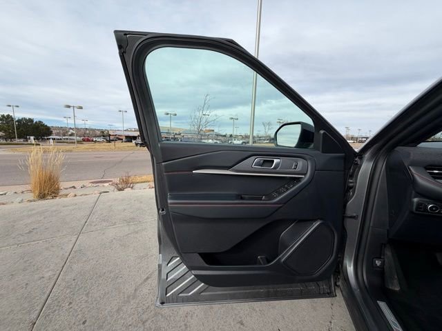 Used 2025 Ford Explorer ST-Line w/ ST-Line Street Pack image 9