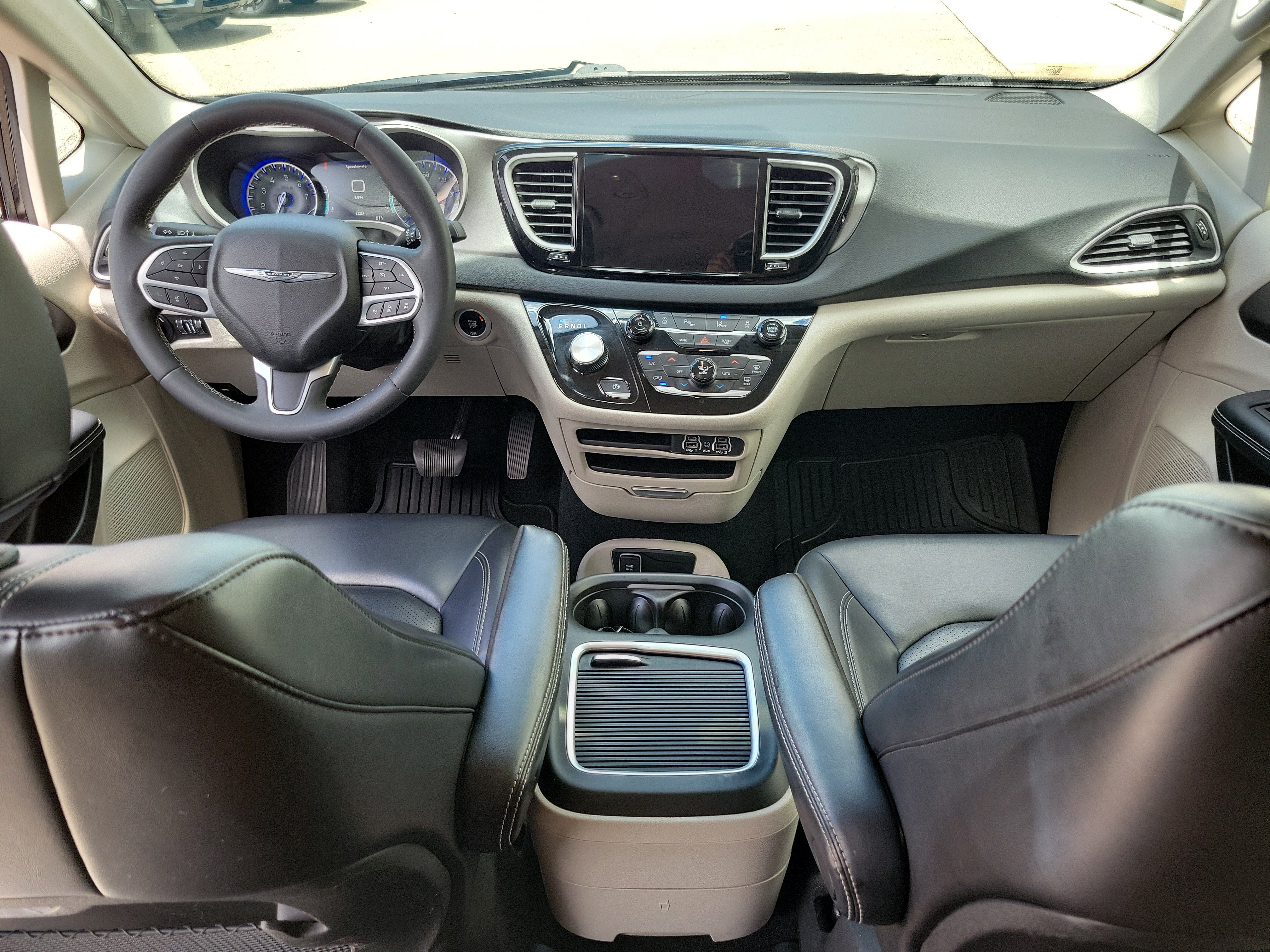 Used 2023 Chrysler Pacifica Touring-L FWD image 19
