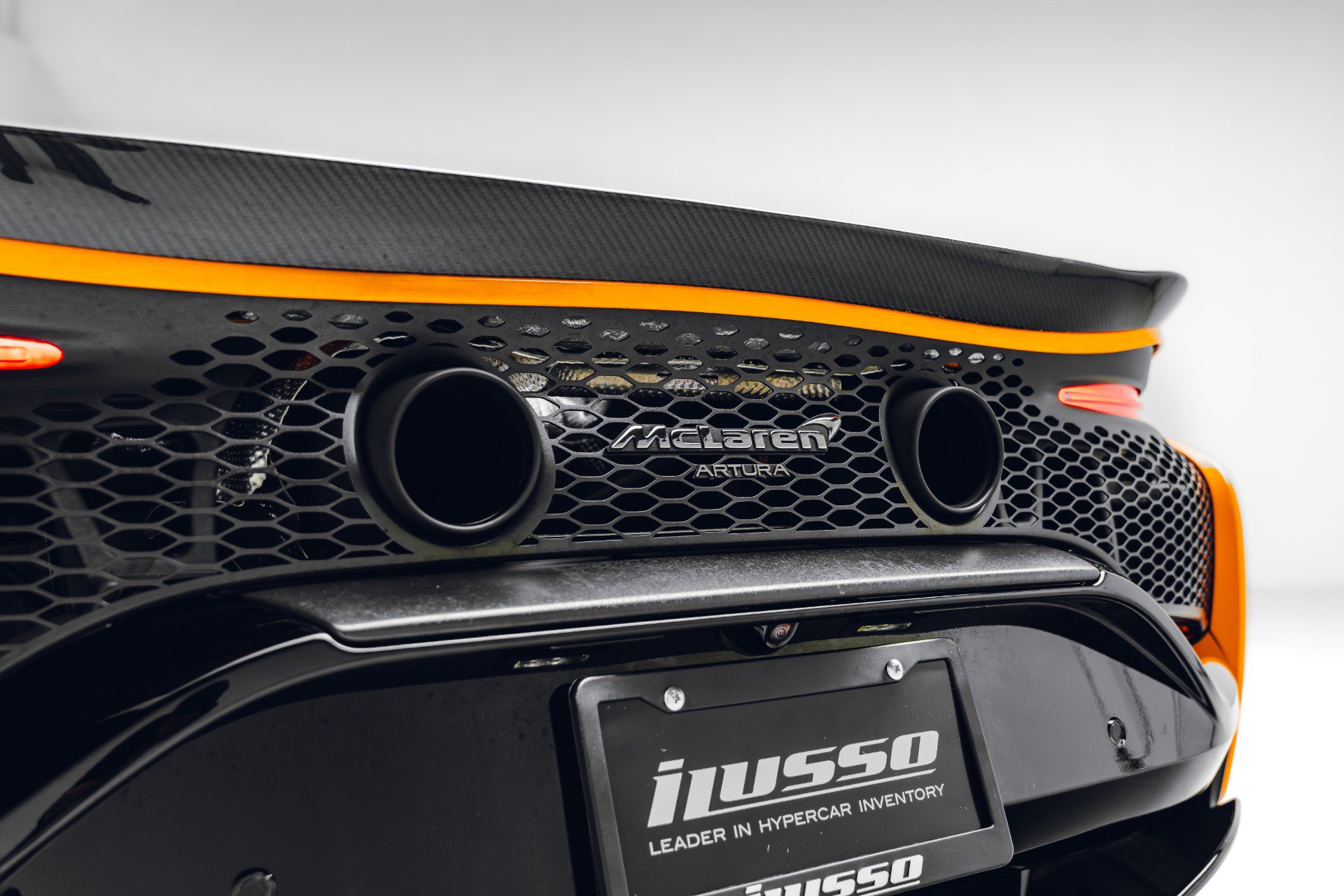 Used 2023 McLaren Artura RWD image 38