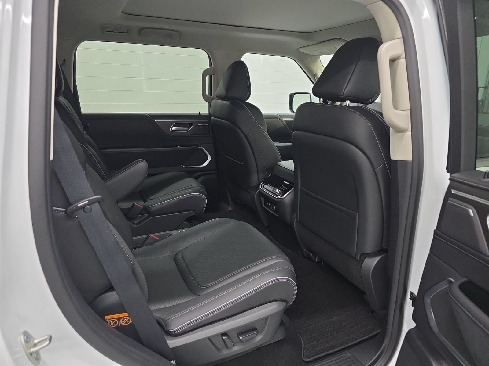 New 2026 INFINITI QX80 Luxe w/ Cargo Package AWD/4WD image 11