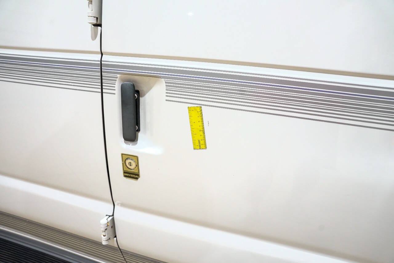 Used 1999 Ford E-150 and Econoline 150 RWD image 37