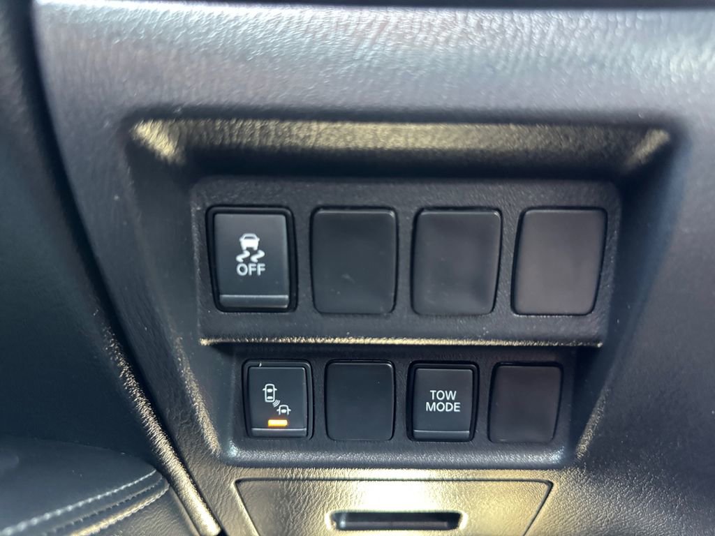 Used 2020 Nissan Pathfinder SV image 19