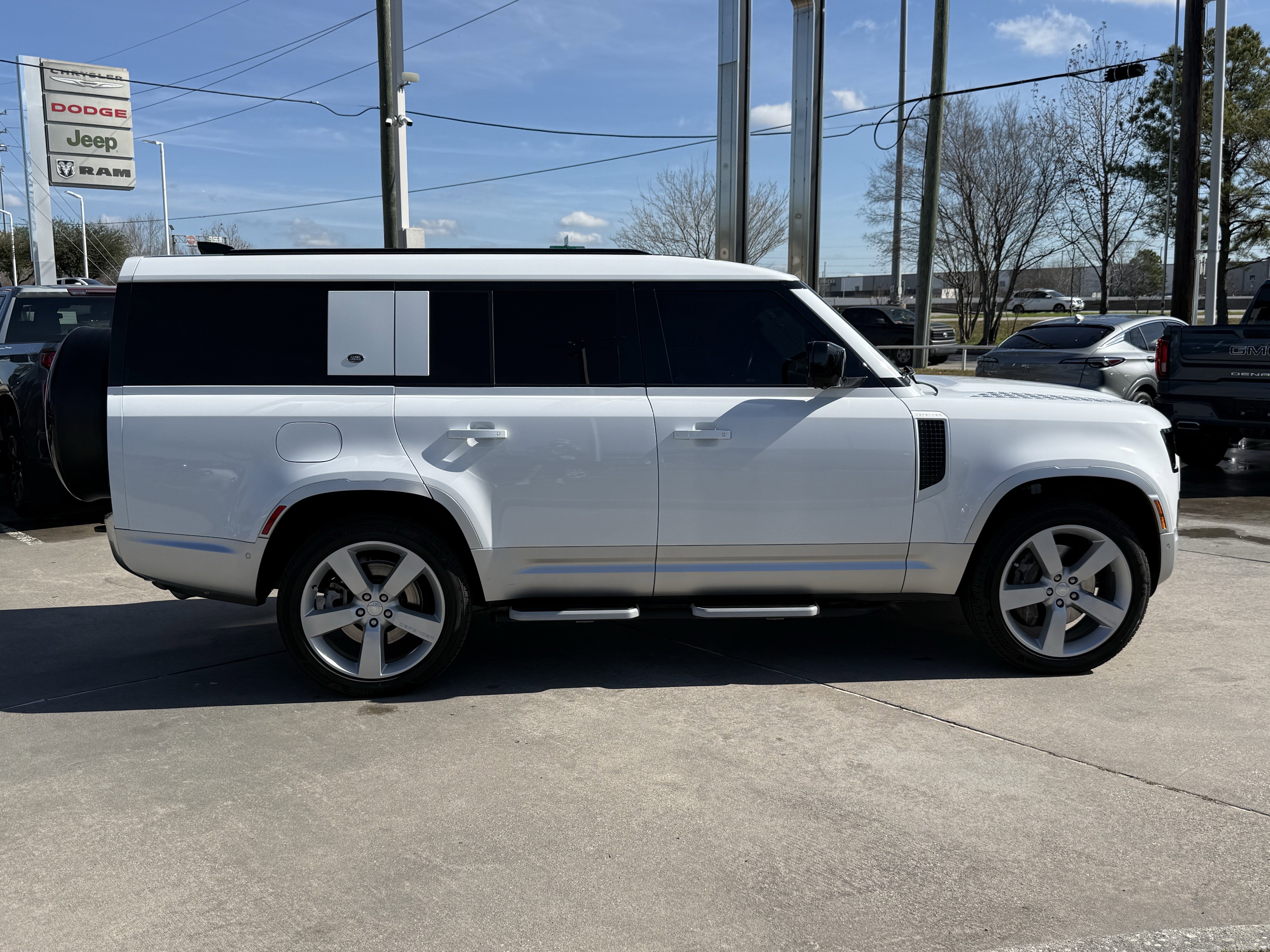 Used 2023 Land Rover Defender 130 First Edition image 3